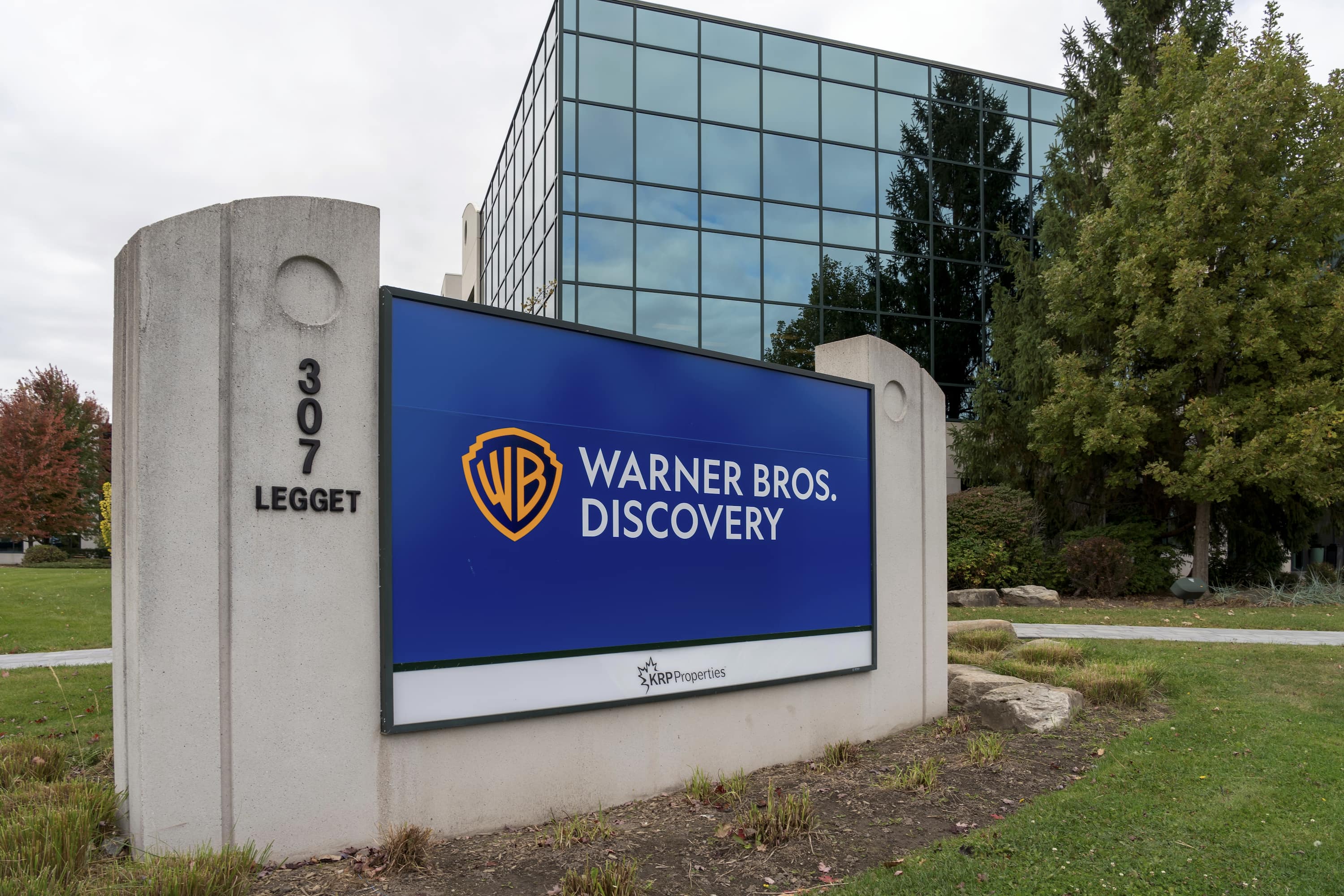 Warner Bros. Sues Midjourney: A Dispute Over Copyrights for Batman, Superman, and other characters