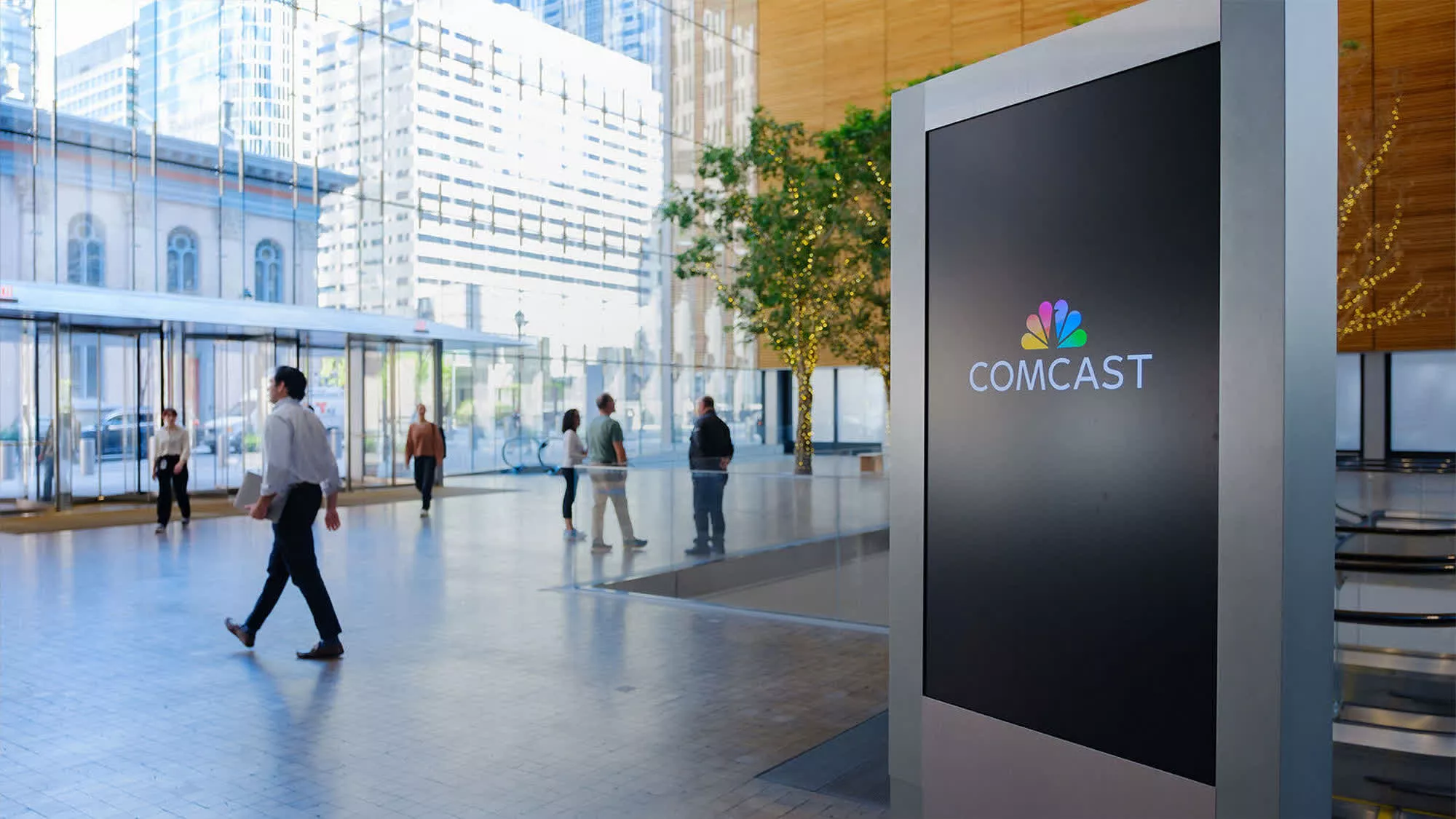 Comcast loses 144,000 broadband customers as it prepares job cuts and expands AI support